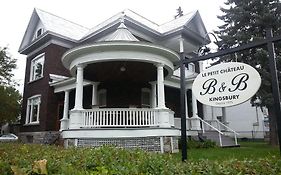 Le Petit Château Montebello B&B