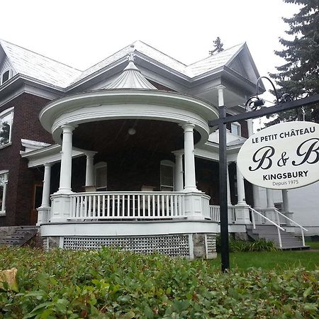 Le Petit Château Montebello B&B Extérieur photo