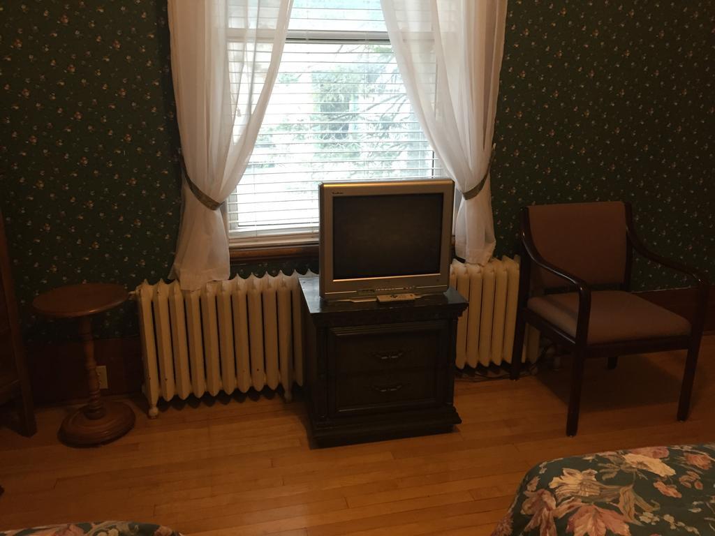 Le Petit Château Montebello B&B Chambre photo