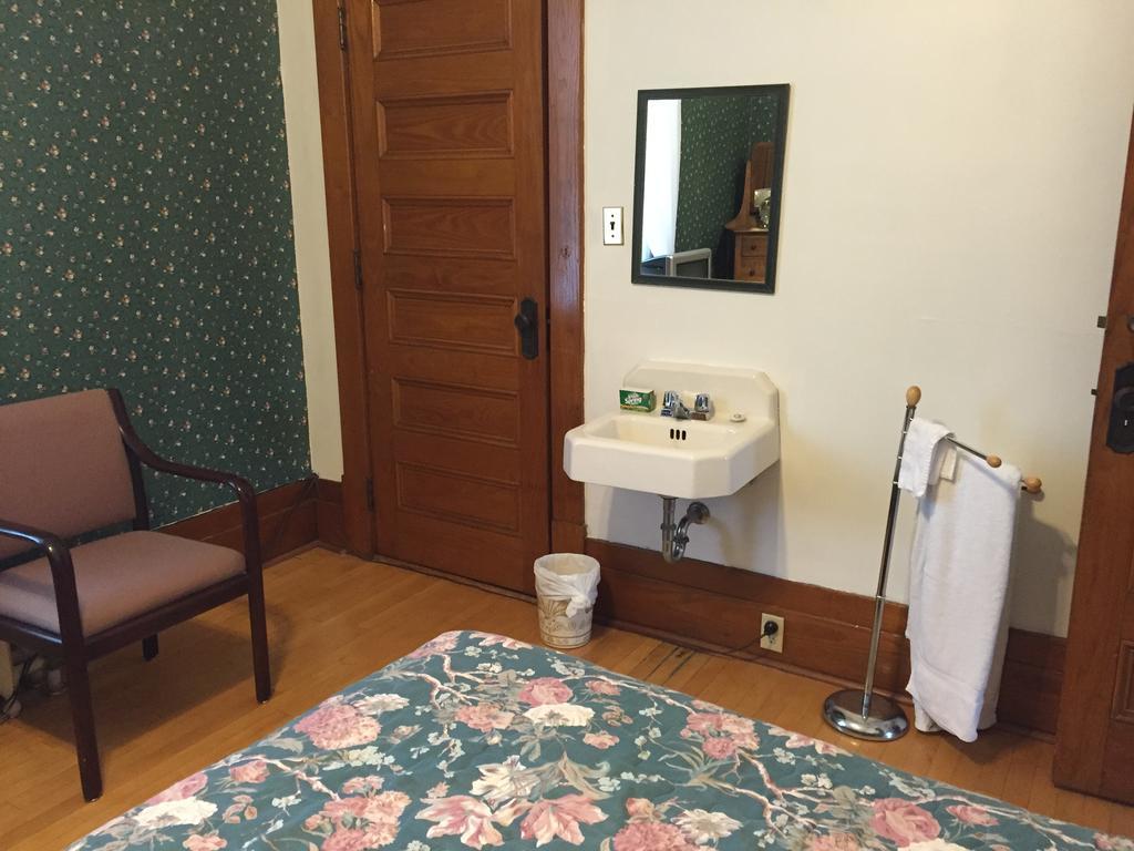 Le Petit Château Montebello B&B Chambre photo