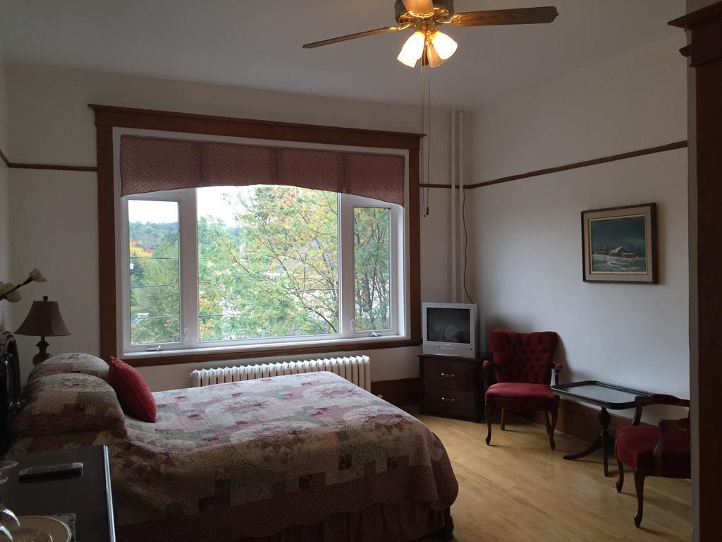 Le Petit Château Montebello B&B Chambre photo