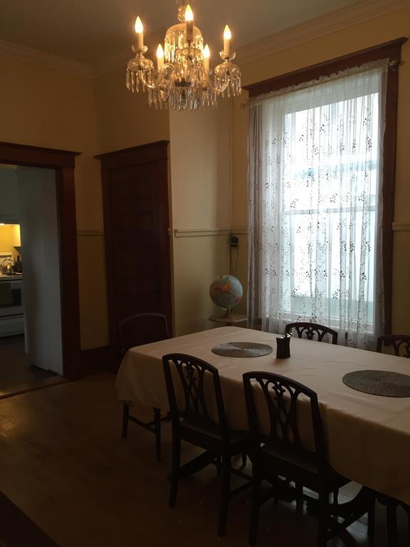 Le Petit Château Montebello B&B Extérieur photo
