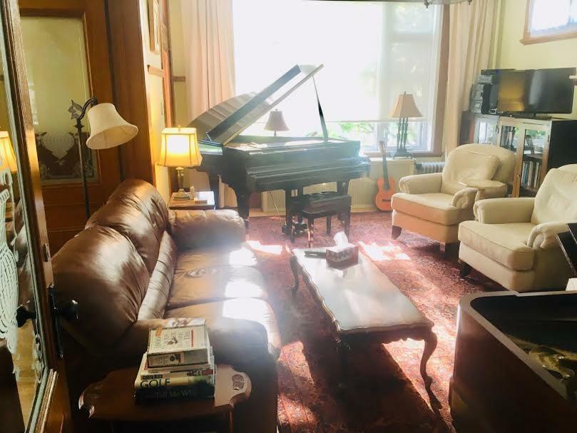 Le Petit Château Montebello B&B Extérieur photo