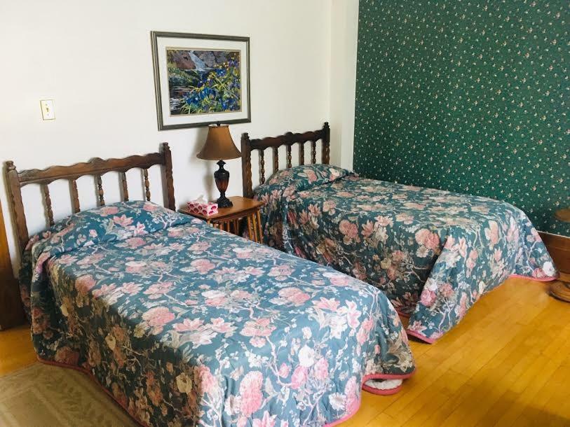 Le Petit Château Montebello B&B Extérieur photo