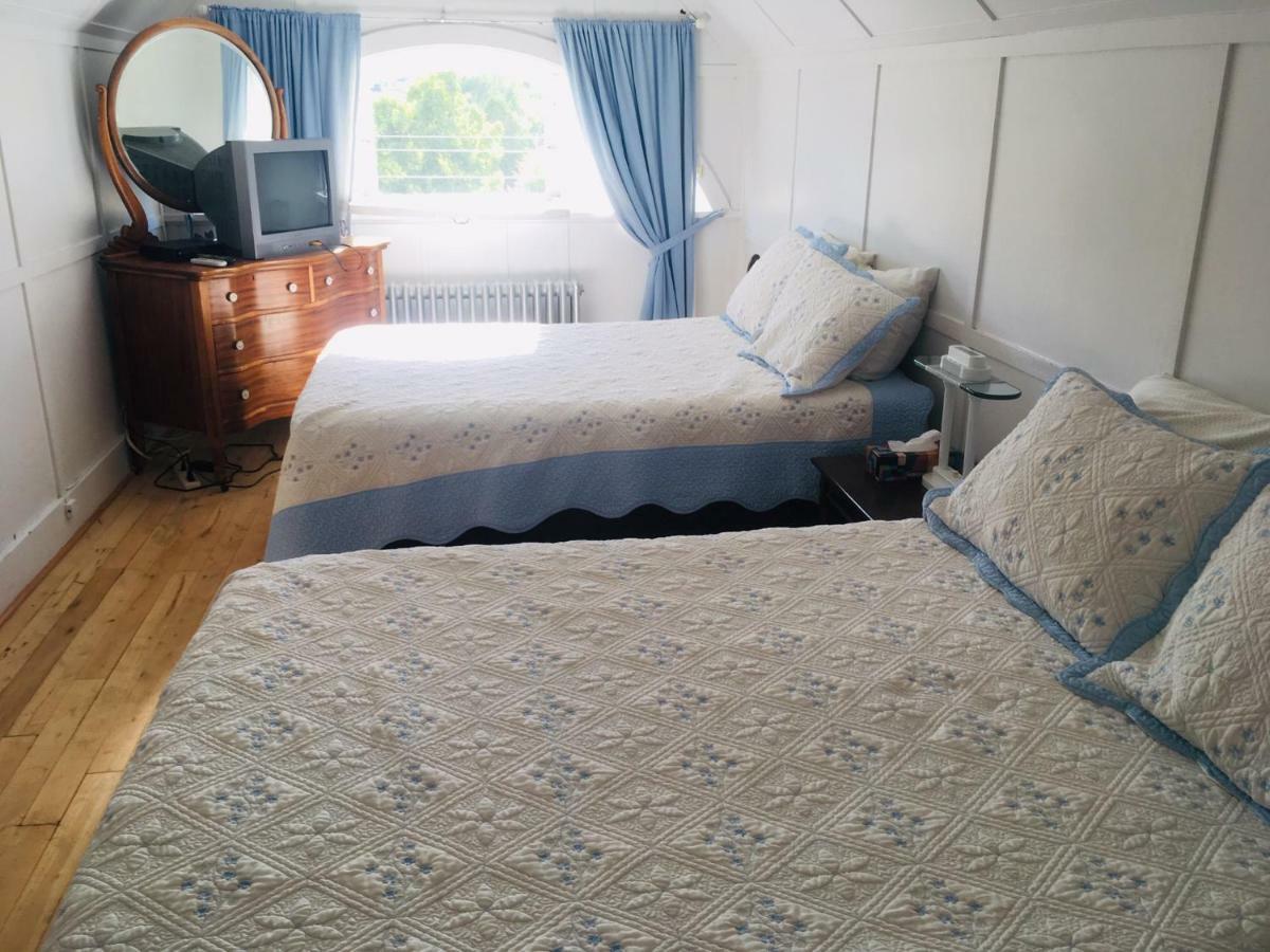 Le Petit Château Montebello B&B Extérieur photo