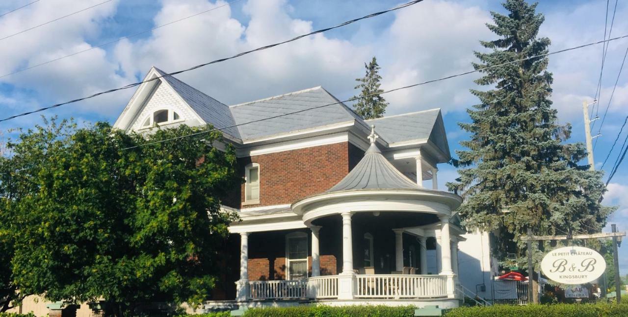 Le Petit Château Montebello B&B Extérieur photo